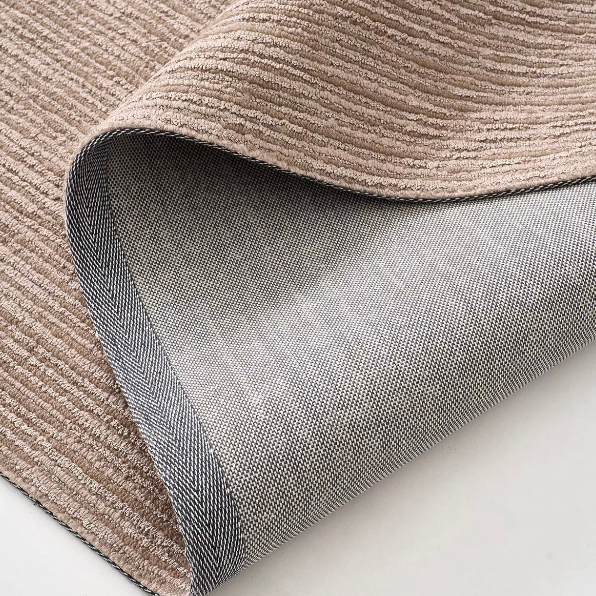 純天然羊毛を使用した機械織りのカーペット！長くご愛用できる高品質な一品（Skin）