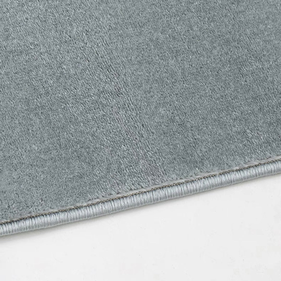 モノクロの部屋にぴったり。おしゃれグレーのウィルトン織ラグ（Annie）